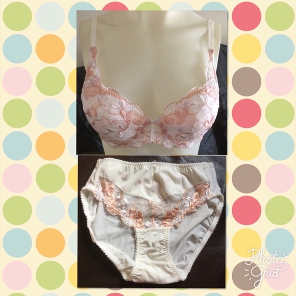 Joyce & Evelyn Other - 🆕Lace massage bar / panties set